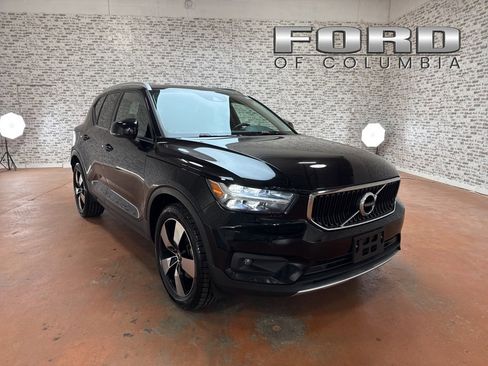 Used 2021 Volvo XC40 T5 Momentum w/ Protection Package Premier image 1