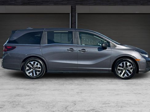 Used 2025 Honda Odyssey EX-L image 3