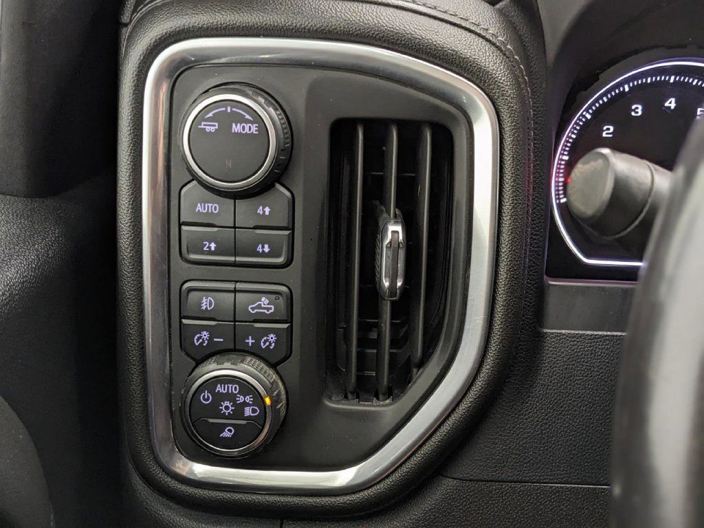 Used 2022 Chevrolet Silverado 2500 LTZ AWD/4WD image 9