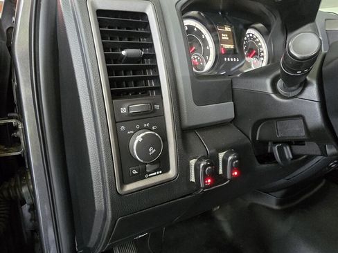 Used 2014 RAM 1500 Express AWD/4WD image 18