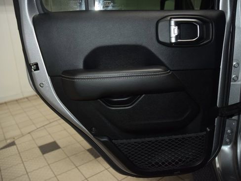 Used 2018 Jeep Wrangler Unlimited Sahara image 45