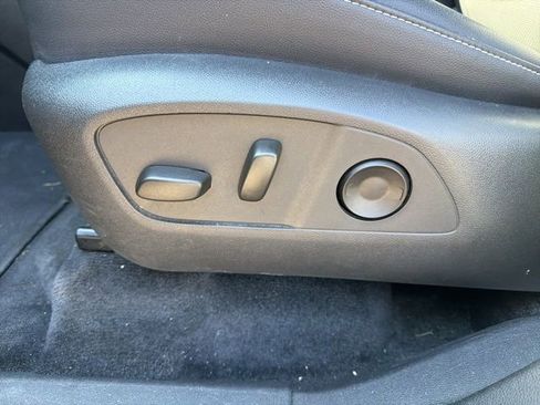 Used 2025 Chevrolet Traverse LT image 20