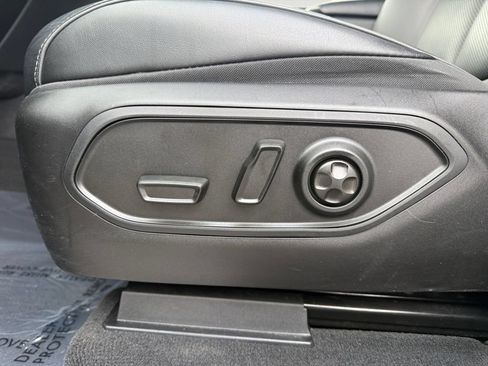 Used 2023 Jeep Grand Cherokee Overland AWD/4WD image 16