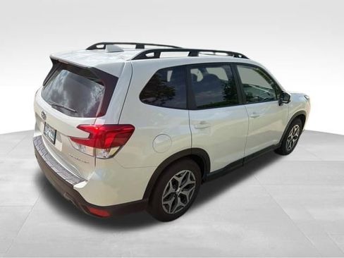 Used 2023 Subaru Forester Premium image 3