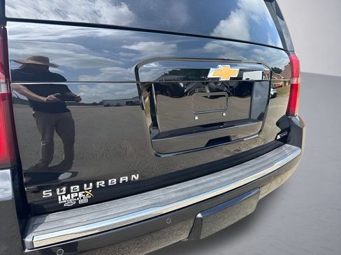 Used 2018 Chevrolet Suburban Premier AWD/4WD image 39