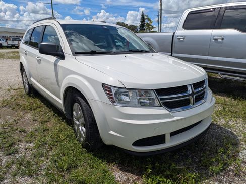 Used 2019 Dodge Journey SE FWD image 2