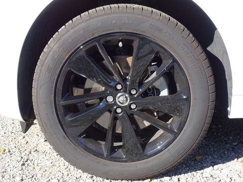 New 2025 Jaguar F-PACE R-Dynamic S image 28