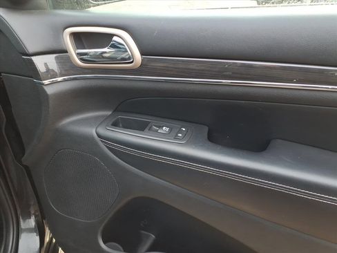 Used 2015 Jeep Grand Cherokee Overland w/ Advanced Technology Group image 18