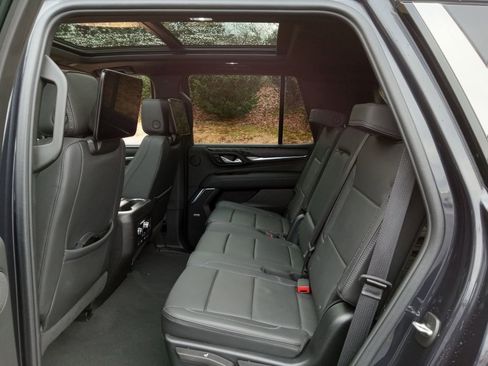 Used 2024 GMC Yukon Denali w/ Denali Reserve Package image 24