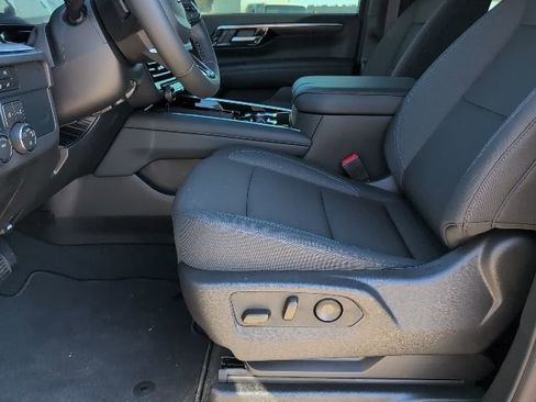 New 2026 Chevrolet Suburban LS image 12