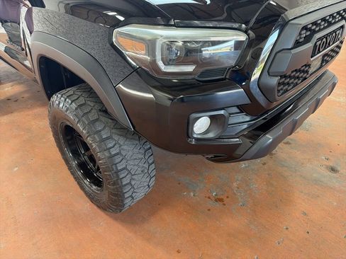 Used 2020 Toyota Tacoma TRD Off-Road w/ Technology Package image 9