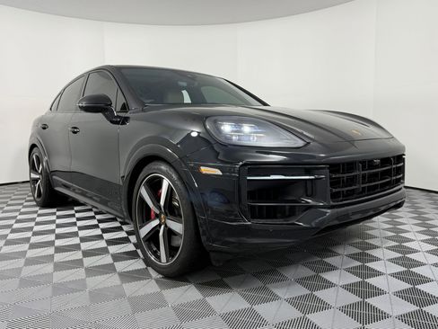 Used 2025 Porsche Cayenne GTS image 7