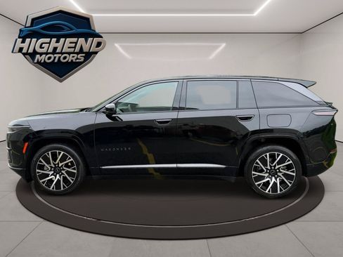 Used 2025 Jeep Wagoneer S Limited AWD/4WD image 3