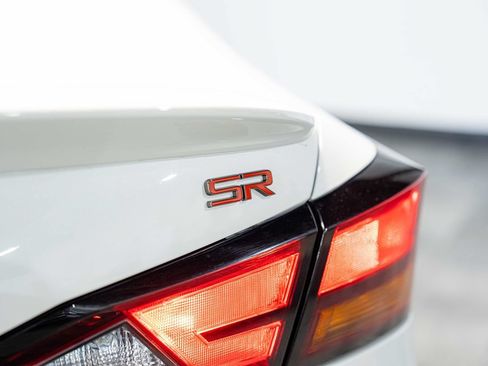 Used 2023 Nissan Altima 2.5 SR FWD image 12