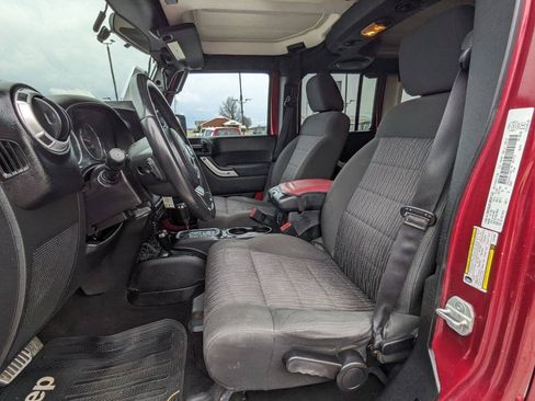 Used 2012 Jeep Wrangler Unlimited Sahara AWD/4WD image 10