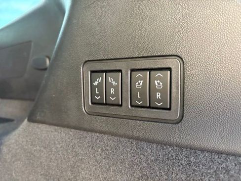 Used 2021 Cadillac XT6 Premium Luxury image 38