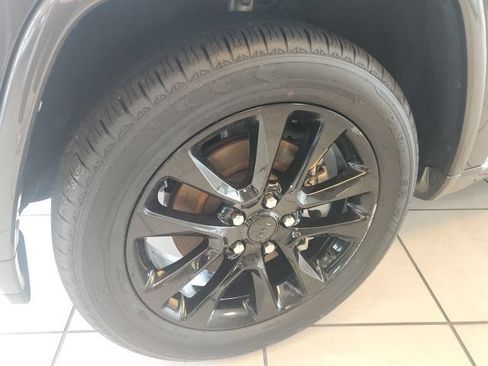 Used 2021 Jeep Grand Cherokee Laredo X AWD/4WD image 5