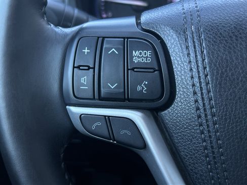 Used 2019 Toyota Highlander XLE image 25