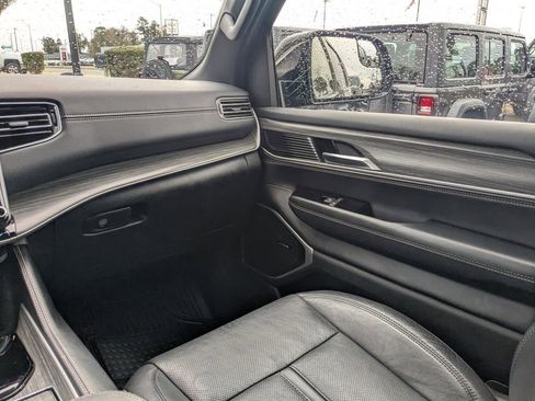 Certified 2024 Jeep Wagoneer Series II image 18