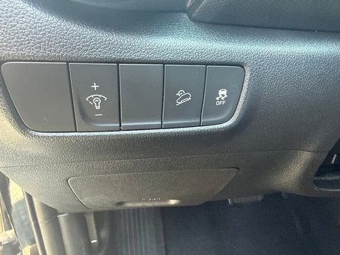 Used 2022 Hyundai Kona SEL AWD/4WD image 15