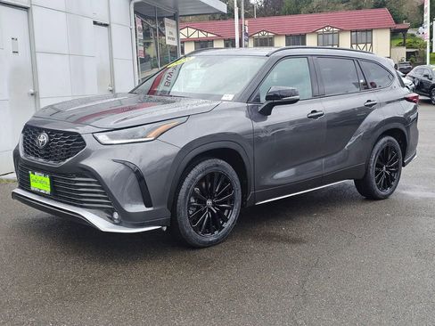 Certified 2025 Toyota Highlander XSE image 3