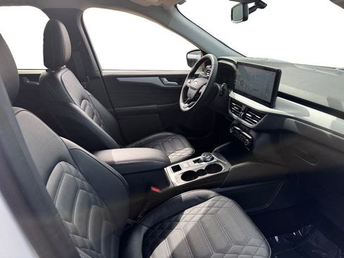 Certified 2024 Ford Escape Platinum w/ Premium Technology Package image 20