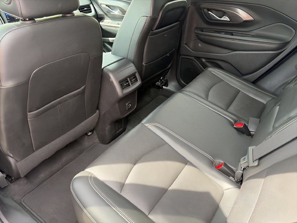 Used 2024 GMC Terrain SLT AWD/4WD image 16