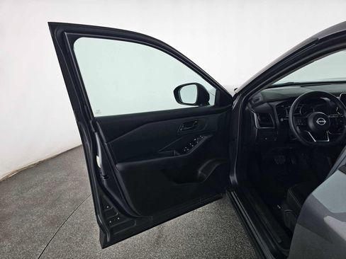 Used 2024 Nissan Rogue S FWD image 19