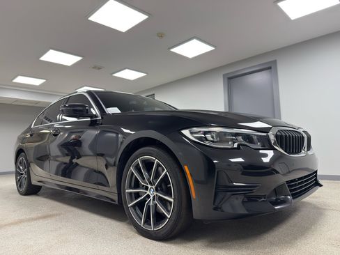 Used 2019 BMW 330i xDrive Sedan w/ Convenience Package image 4