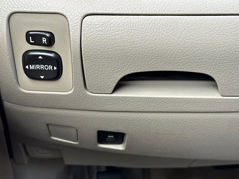 Used 2011 Toyota Camry XLE FWD image 28