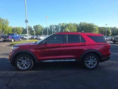 Used 2020 Ford Explorer XLT w/ Equipment Group 202A AWD/4WD image 5