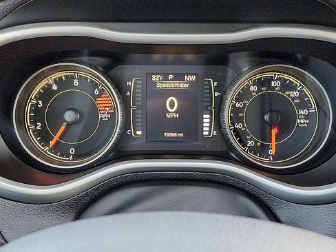 Used 2018 Jeep Cherokee Latitude Plus image 10