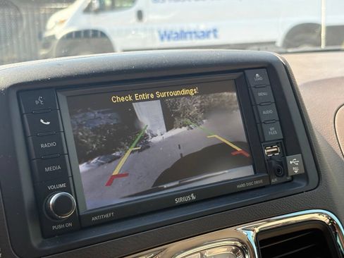 Used 2015 Chrysler Town & Country Touring-L w/ Driver Convenience Group FWD image 15