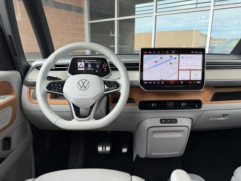 Used 2025 Volkswagen ID. Buzz 1st Edition RWD image 16