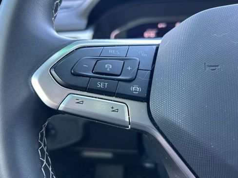 Used 2022 Volkswagen Atlas Cross Sport SE FWD image 15