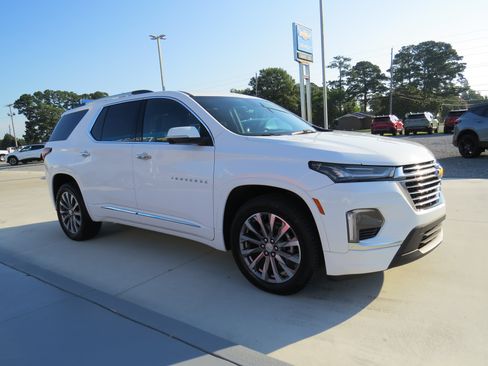 Certified 2023 Chevrolet Traverse Premier FWD image 7