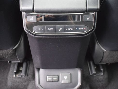Used 2022 Toyota Highlander Platinum AWD/4WD image 16