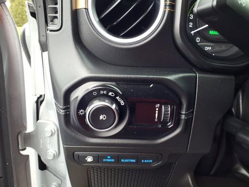 Used 2024 Jeep Wrangler Unlimited Sahara w/ Technology Group AWD/4WD image 30