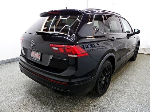 Used 2022 Volkswagen Tiguan SE R-Line image 5