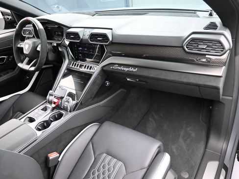 Used 2024 Lamborghini Urus Performante AWD/4WD image 35