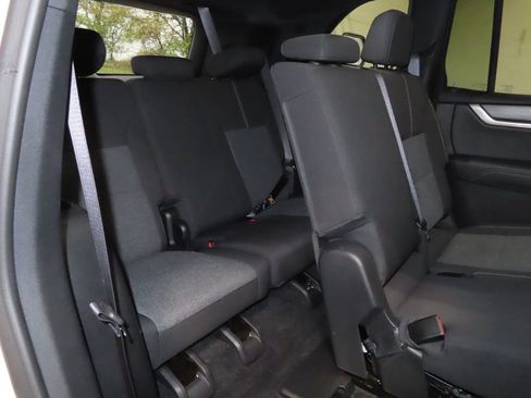 Used 2025 GMC Acadia Elevation image 37