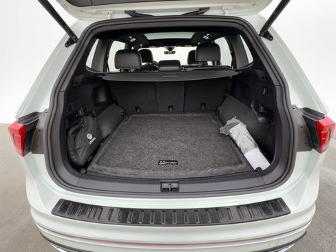 Used 2023 Volkswagen Tiguan SEL R-Line AWD/4WD image 28