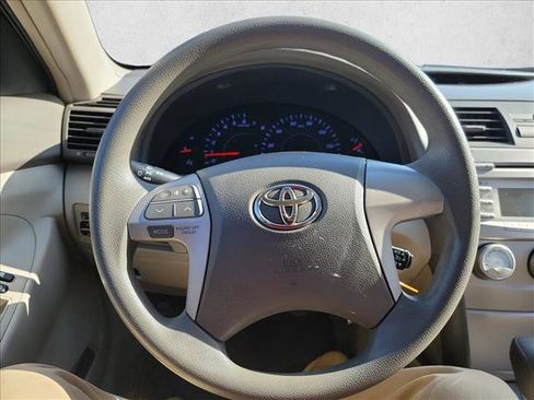 Used 2010 Toyota Camry LE image 17