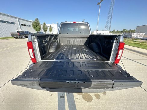Used 2022 Ford F350 Platinum AWD/4WD image 27