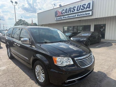 Used 2014 Chrysler Town & Country Limited w/ Luxury Group FWD image 10