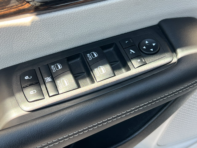 Used 2024 Chrysler Pacifica Limited w/ Uconnect Theater Family Group AWD/4WD image 19