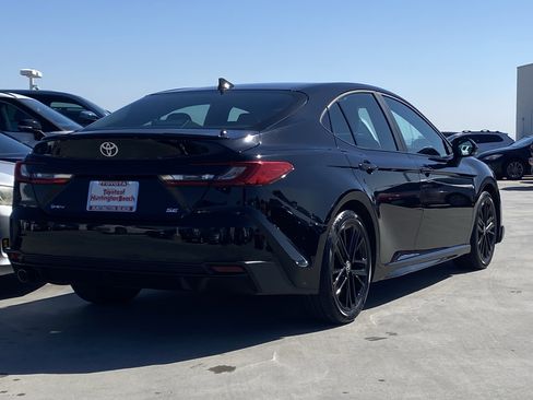 Certified 2025 Toyota Camry SE image 3