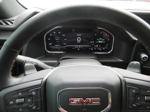 Certified 2025 GMC Sierra 1500 AT4 w/ AT4 Premium Package AWD/4WD image 37