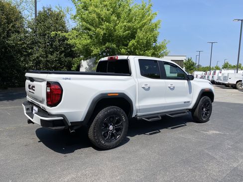 Used 2024 GMC Canyon Elevation w/ Convenience Package image 9