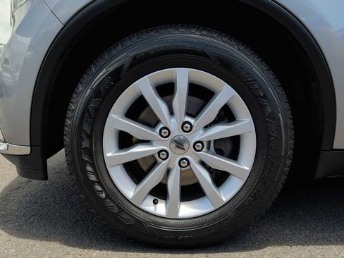 Used 2019 Dodge Durango SXT w/ 3rd Row Seating Group RWD image 17